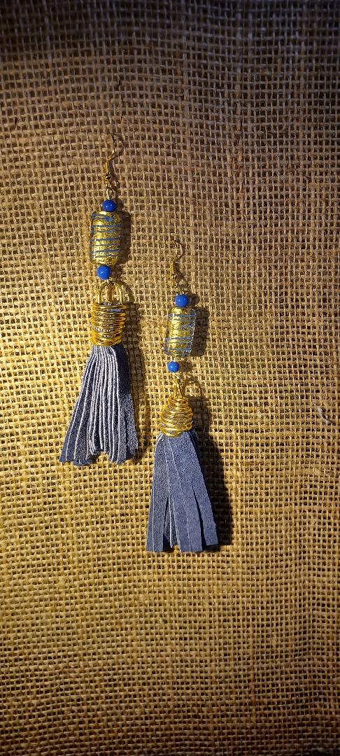 Bluish-purple golden tassels